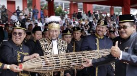 Pemerintah Kabupaten Kutai Kartanegara (Kukar) bekerjasama dengan Kesultanan Kutai Kartanegara Ing Martadipura dalam perayaan pesta adat erau. (Foto: Ist)