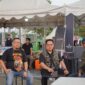 Wakil Bupati Kukar, Rendi Solihin saat mengunjungi lapak dagang UMKM di gelaran Kukarland Festival. (Foto: Ist)