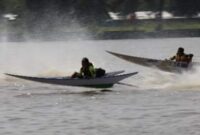 Para pebalap saat beradu cepat memacu ketinting. (Foto: Ist)