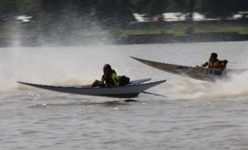 Para pebalap saat beradu cepat memacu ketinting. (Foto: Ist)