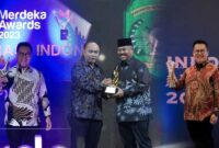 Bupati dan Wakil Bupati Kukar saat menerima 3 penghargaan beruntun di tahun 2023. (Foto: Ist)