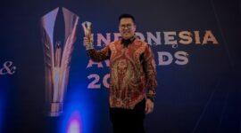 Wakil Bupati Kukar, Rendi Solihin saat terima penghargaan Indonesia Awards 2023. (Foto: Ist)