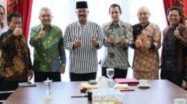 Bupati Kukar, Edi Damansyah saat menjamu rombongan Kemenkop-UKM. (Foto: Ist)