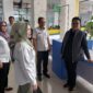 Wakil Bupati Kukar, Rendi Solihin saat meninjau langsung aktivitas di Mall Pelayanan Publik. (Foto: Ist)