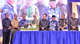 Ketua DPRD Kaltim, Hasanuddin Mas'ud (empat dari kanan) saat menghadiri acara resepsi HUT Bank Kaltimtara Ke-58. (Foto: Ist)