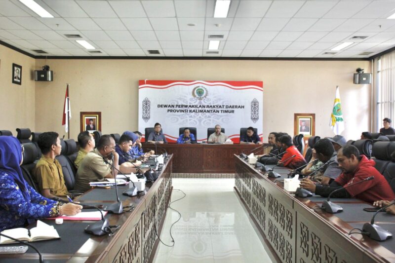 : Suasana RDP antara Komisi IV DPRD Kaltim, Disnakertrans Kaltim, serta perwakilan serikat buruh. (Foto: Ist)