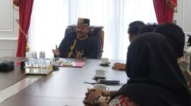 Bupati Kukar Edi Damansyah saat menerima kunjungan dari Komisioner Bawaslu Kukar. (Foto: Ist)