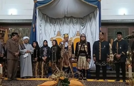 Bupati Kukar, Edi Damansyah setelah mengikuti perubuhan tiang ayu. (Foto: Ist)