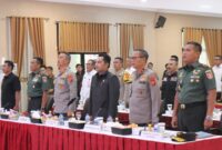 Ketua DPRD Hasanuddin Mas’ud (tiga dari kanan) saat menghadiri Acara Rapat Kordinasi Daerah (Rakorda) Lintas Sektoral dalam rangka Kesiapan Pengamanan Jelang Pemilu Tahun 2024. (Foto: Ist)