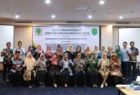 Komisi IV DPRD Kaltim bersama beberapa OPD terkait mengabadikan momen bersama usai melaksanakan rapat kerja (Raker) dalam menyempurnakan draft Ranperda Pengarusutamaan Gender (PUG). (Foto: Ist)