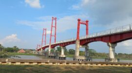 Jembatan penyebrangan ke Pulau Kumala. (Foto: Ist)