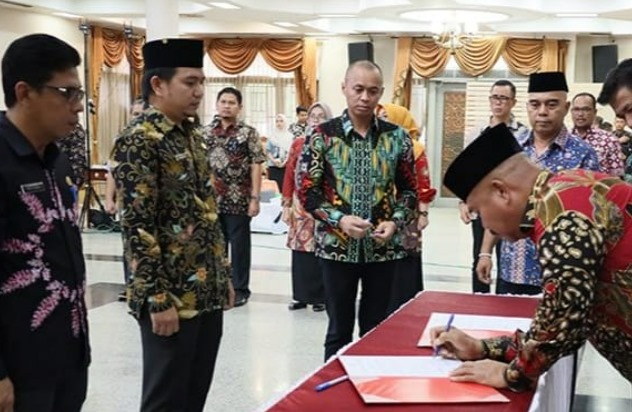 Pelantikan Pejabat Administrator dan Pengawas di Pendopo Odah Etam dipimpin langsung Bupati Kukar, Edi Damansyah. (Foto: Ist)