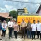 Wakil Ketua DPRD Kaltim, Seno Aji (kemeja coklat), saat turun langsung melaksanakan monitoring pembangunan proyek dirainase di Kelurahan Loa Ipuh. (Foto: Ist)
