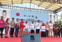 Bupati Kukar, Edi Damansyah saat mengesahkan program KKI bagi petani dan nelayan. (Foto: Ist)