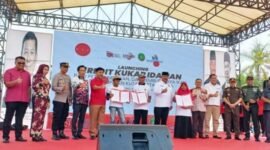 Bupati Kukar, Edi Damansyah saat mengesahkan program KKI bagi petani dan nelayan. (Foto: Ist)