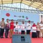 Bupati Kukar, Edi Damansyah saat mengesahkan program KKI bagi petani dan nelayan. (Foto: Ist)