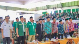 Nidya Listiyono (empat dari kanan) selaku Ketua Komisi II DPRD Kaltim mewakili Ketua DPRD Kaltim menghadiri kegiatan Jaga Keutuhan NKRI gagasan GP Ansor Kaltim di Kampus Melati Samarinda. (Foto: Ist)