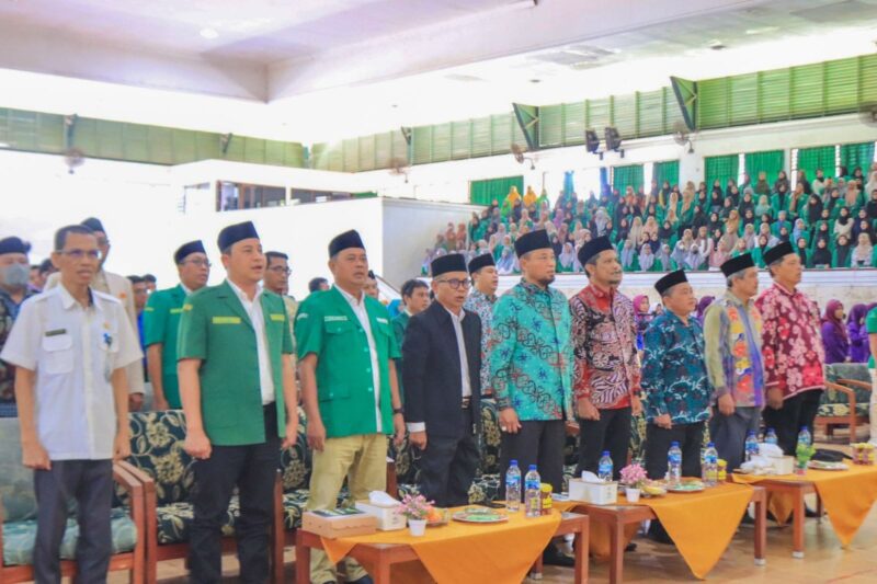 Nidya Listiyono (empat dari kanan) selaku Ketua Komisi II DPRD Kaltim mewakili Ketua DPRD Kaltim menghadiri kegiatan Jaga Keutuhan NKRI gagasan GP Ansor Kaltim di Kampus Melati Samarinda. (Foto: Ist)