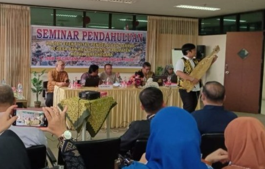 Seminar pendahuluan terkait penelitian pengelolaan sampah di 6 kecamatan di Kukar. (Foto: Ist)