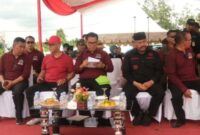 Wakil Ketua DPRD Kaltim, Muhammad Samsun (dua dari kiri) saat menghadiri Peringatan Bulan Bhakti Gotong Royong Masyarakat (BBGRM) di Muara Badak. (Foto: Ist)