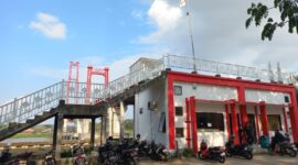Jembatan penyebrangan pengunjung Pulau Kumala Tenggarong. (Foto: Ist)