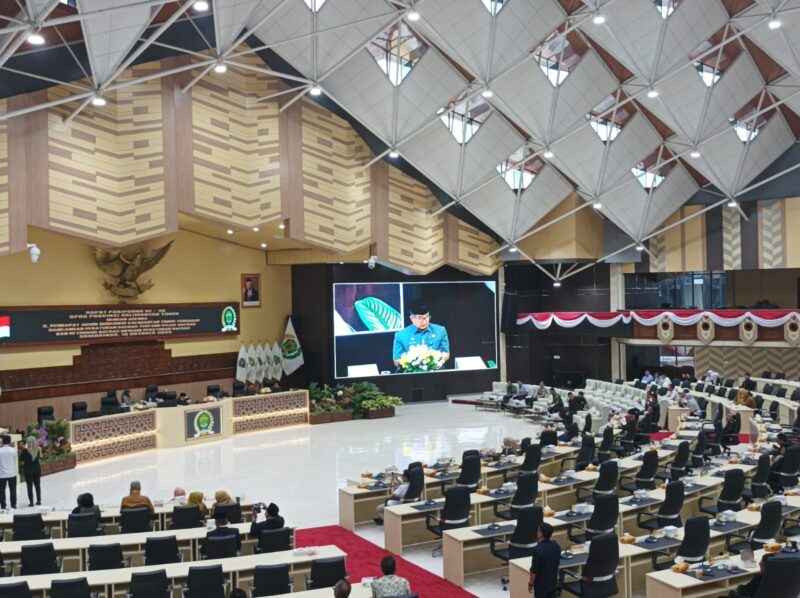 Pelaksanaan Rapat Paripurna ke-38 DPRD Kaltim dengan agenda pengesahan Ranperda Pajak Daerah dan Retribusi Daerah menjadi sebuah Perda. (Foto: Ist)