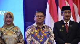 Wakil Ketua DPRD Kaltim, Sigit Wibowo (tengah), saat menghadiri Upacara Pengukuhan Kepala Perwakilan Bank Indonesia (BI) Provinsi Kaltim di Ruang Maratua, Kantor Perwakilan Bank Indonesia Kaltim. (Foto: Ist)