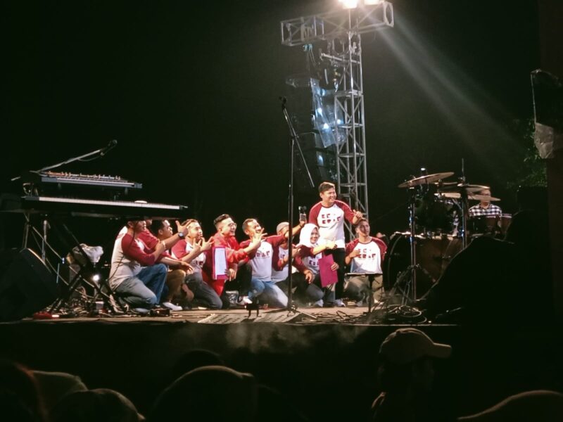 Plt Ketua Kekraf Kukar Akbar Haka, bersama para pengurus Kecamatan Kekraf Kukar. (Foto: Ist)
