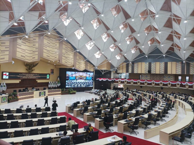 Potret suasana Rapat Paripurna ke-42 DPRD Kaltim yang berlangsung di Gedung Utama DPRD Kaltim. (Foto: Ist)