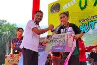 Ketua Komisi II DPRD Kaltim, Nidya Listiyono, saat menghadiri acara peringatan Hari Ulang Tahun (HUT) Ke-43 Korem 091/Aji Surya Natakesuma. (Foto: Ist)