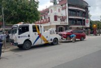 Dishub Samarinda lakukan penertiban kendaraan parkir di bahu jalan. (Foto: Ist)