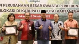 Bupati Kukar Edi Damansyah menyampaikan sambutan dalam kegiatan Executive Meeting Pemkab Kukar dengan Direksi Perusahaan Perkebunan baru-baru ini di Hotel Santika Jakarta. (Foto: Ist)