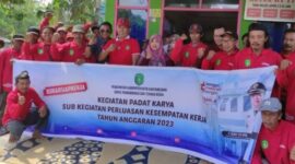 Kegiatan padat karya produktif di Kelurahan Maluhu. (Foto: Ist)