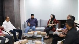 Pertemuan antara Bupati Kukar, Edi Damansyah dengan Deputi Bidang Lingkungan Hidup dan Sumber Daya Alam, Myrna Safitri di Jakarta. (Foto: Ist)