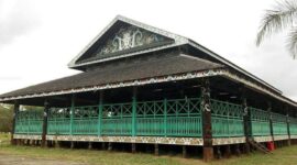 Kondisi rumah lamin adat dayak yang ada di Pulau Kumala. (Foto: Ist)