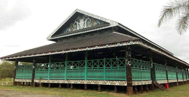 Kondisi rumah lamin adat dayak yang ada di Pulau Kumala. (Foto: Ist)