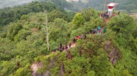 Objek wisata bukit biru di Desa Sumber Sari. (Foto: Ist)
