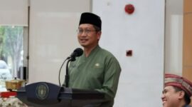 Plt Asisten III Dafip Haryanto membacakan sambutan Bupati Kukar Edi Damansyah dalam kegiatan Forum Konsultasi Publik Standar Pelayanan Bagian Kesejahteraan Rakyat Setkab Kukar di Ruang Serbaguna Kantor Bupati, Tenggarong. (Foto: Ist)