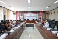 Komisi II DPRD Kaltim yang dipimpin Nidya Listiyono menggelar RDP bersama Dinas PPKUKM Kaltim di Kantor DPRD Kaltim. (Foto: Ist)