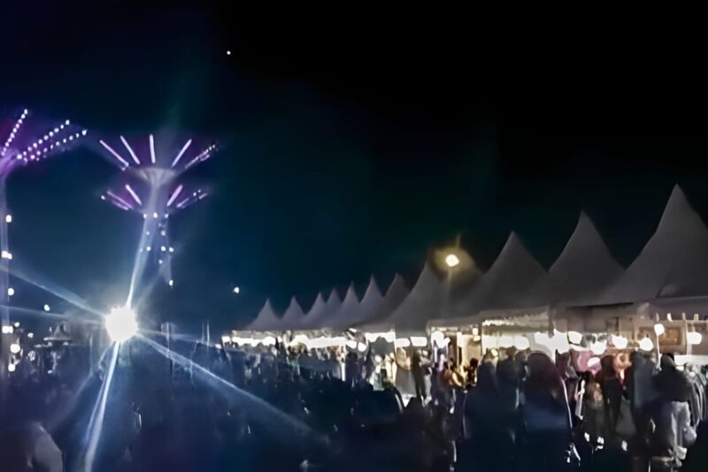 Suasana UMKM yang berjualan di sekitar Taman Kota Raja. (Foto: Ist)