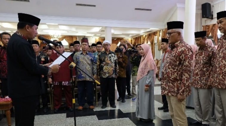 Sekda Kukar Sunggono Dr. H. Sunggono melantik Dewan Pengawas dan Tim Verifikasi Musabaqah Tilawatil Quran ke-44 Tingkat Kabupaten Kukar Tahun 2023. (Foto: Ist)