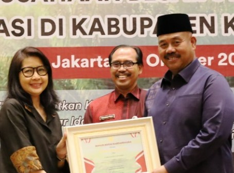 Suasana pemberian penghargaan dari Pemkab Kukar pada sejumlah Perusahan perkebunan di Kukar. (Foto: Ist)