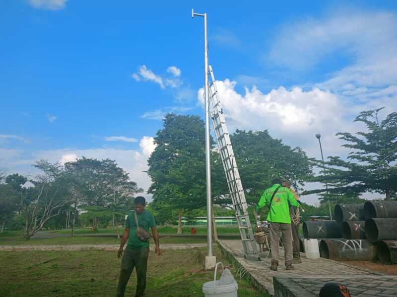 Pemasangan Sejumlah CCTV di Kawasan Pulau Kumala. (Foto: Ist)