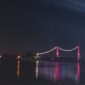 Pemasangan lampu tematik pada jembatan penyebrangan pulau kumala. (Foto: Ist)