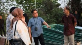 Wakil Bupati Kukar Rendi Solihin menandatangani bukti penyerahan sarana dan prasarana Asrama Putri Kukar di Yogyakarta. (Foto: Ist)