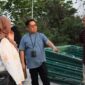Wakil Bupati Kukar Rendi Solihin menandatangani bukti penyerahan sarana dan prasarana Asrama Putri Kukar di Yogyakarta. (Foto: Ist)