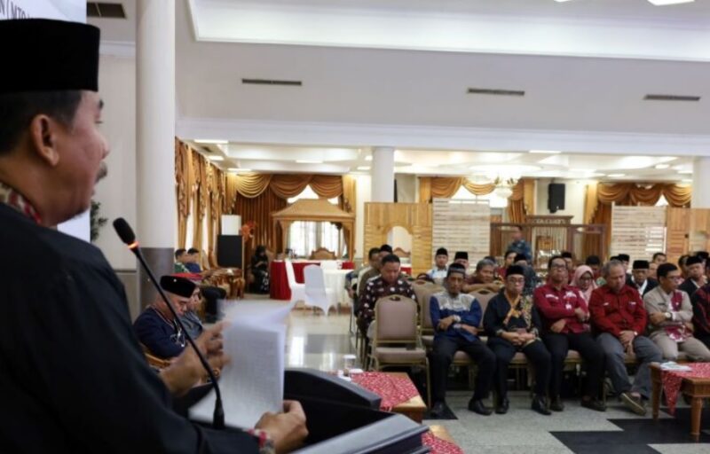 Sekda Kukar Sunggono membacakan sambutan Bupati Kukar Edi Damansyah dalam kegiatan ekspose pelaksanaan MTQ ke-44 Tingkat Kabupaten Kukar Tahun 2023. (Foto: Ist)