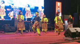 Persembahan tari pada acara Festival Tenggarong Vaganza 2023. (Foto: Ist)
