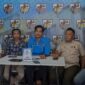 Konferensi Pers KNPI Bontang terkait persiapan pelaksanaan Musda X, Ketua Karateker KNPI Bontang, Mohammad Alif Syahrizan (tengah baju PDH biru). (Foto: Ist)