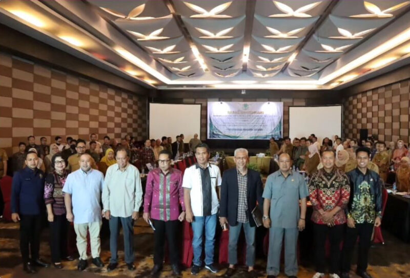 Foto bersama kegiatan Rapat Koprdinasi pembahasan Pokok-Pokok Pikiran (Pokir) DPRD Kaltim bersama Pemprov Kaltim. (Foto: Ist)
